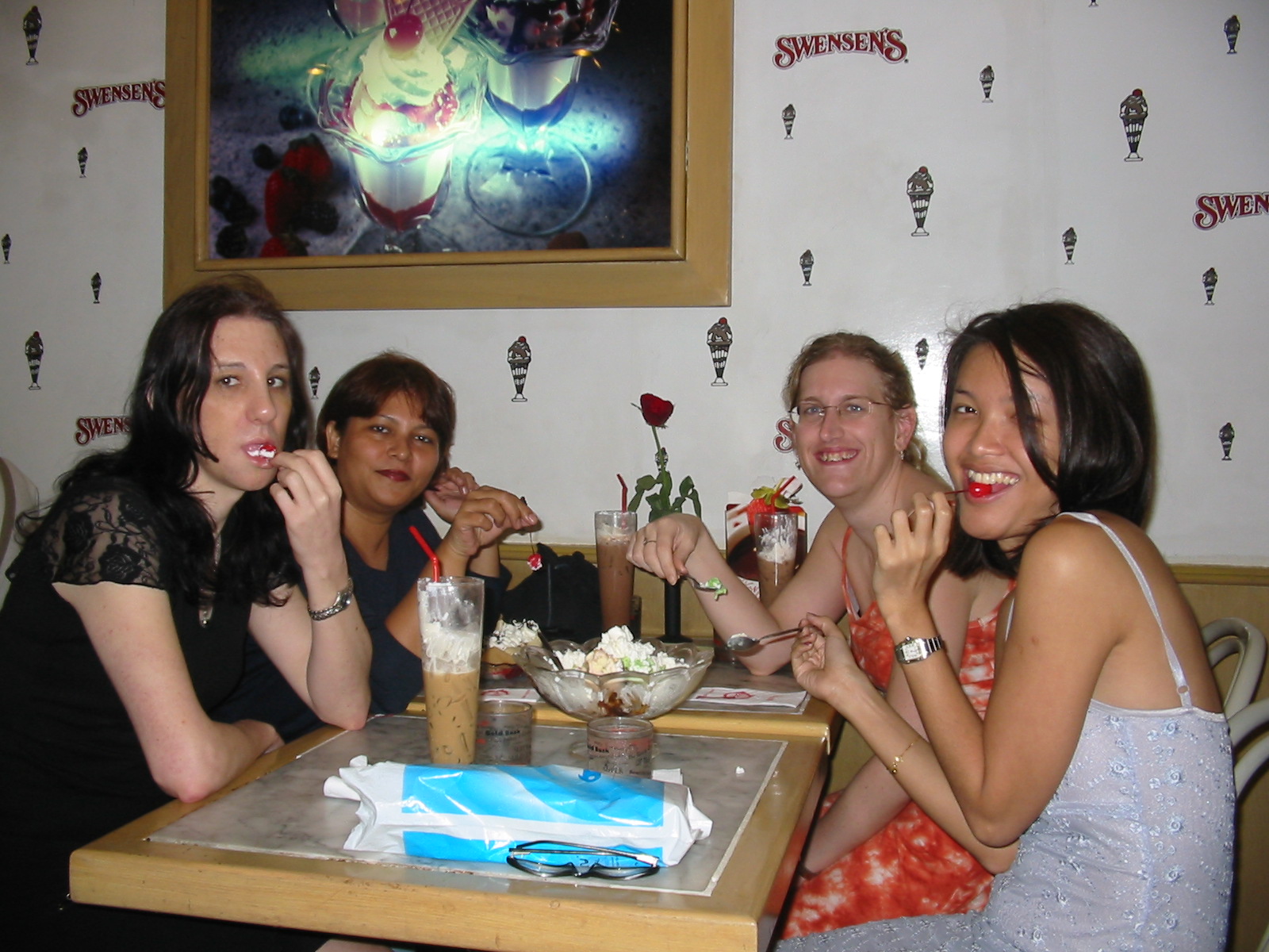 Lin, Helen, Sonia and I munching our cherries in Chonburi...